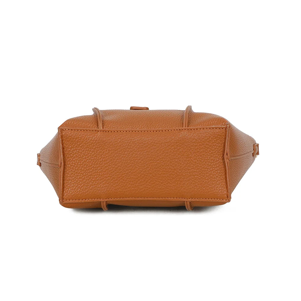 Dessous de La Rosalie marron : base structurée qui garde la forme du sac – réf. KJ-62095