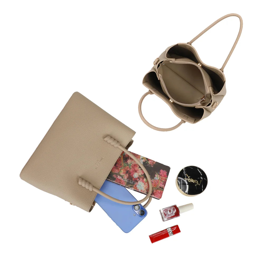 Intérieur de La Rosella taupe : plusieurs compartiments pour ranger vos essentiels – réf. DQ-8733