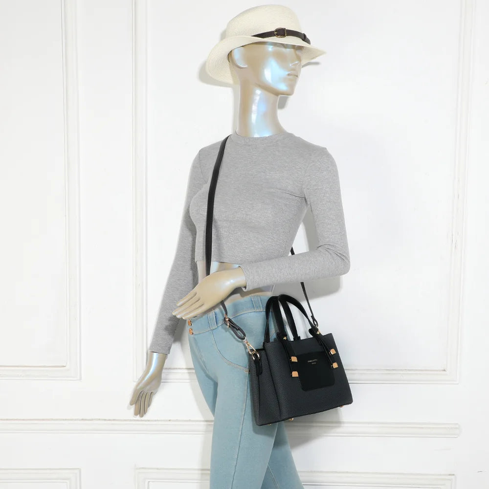 Sac femme La Roxélane noir porté à la main ou en bandoulière, format compact du quotidien – réf. DQ-8655-6