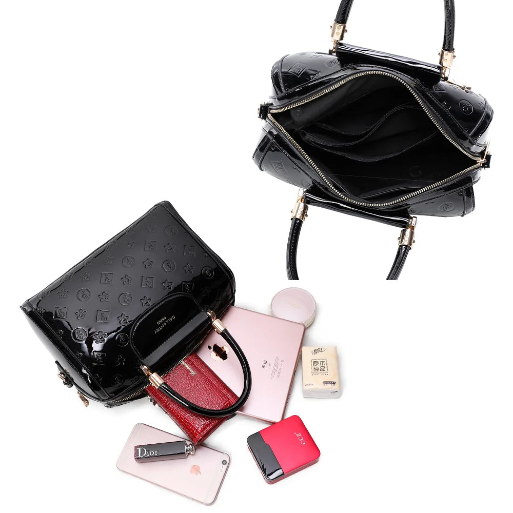 La Rubélia sac à main femme verni noir, ouvert, intérieur et ce qui rentre dedans – Gallantry Paris – réf. M-9364-14
