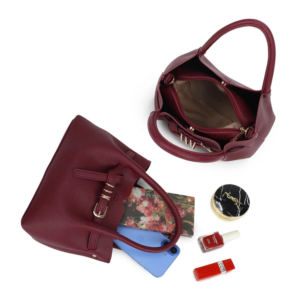 Intérieur zippé de La Séraphine bordeaux : téléphone, carnet et produits de beauté y trouvent leur place – réf. DQ-8732