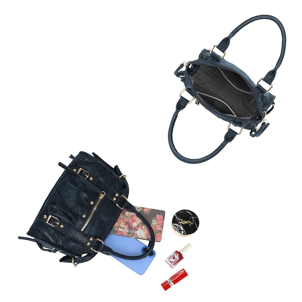 La Skyla Velvet bleu foncé ouverte : intérieur doublé qui accueille téléphone, carnet et maquillage – réf. Z-1979-8
