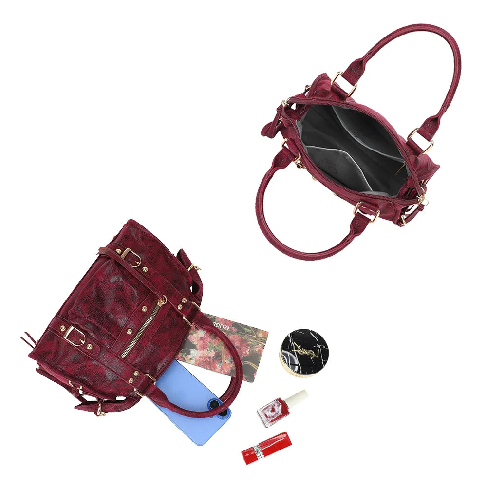 La Skyla Velvet bordeaux ouverte : intérieur doublé qui accueille téléphone, carnet et maquillage – réf. Z-1979-8