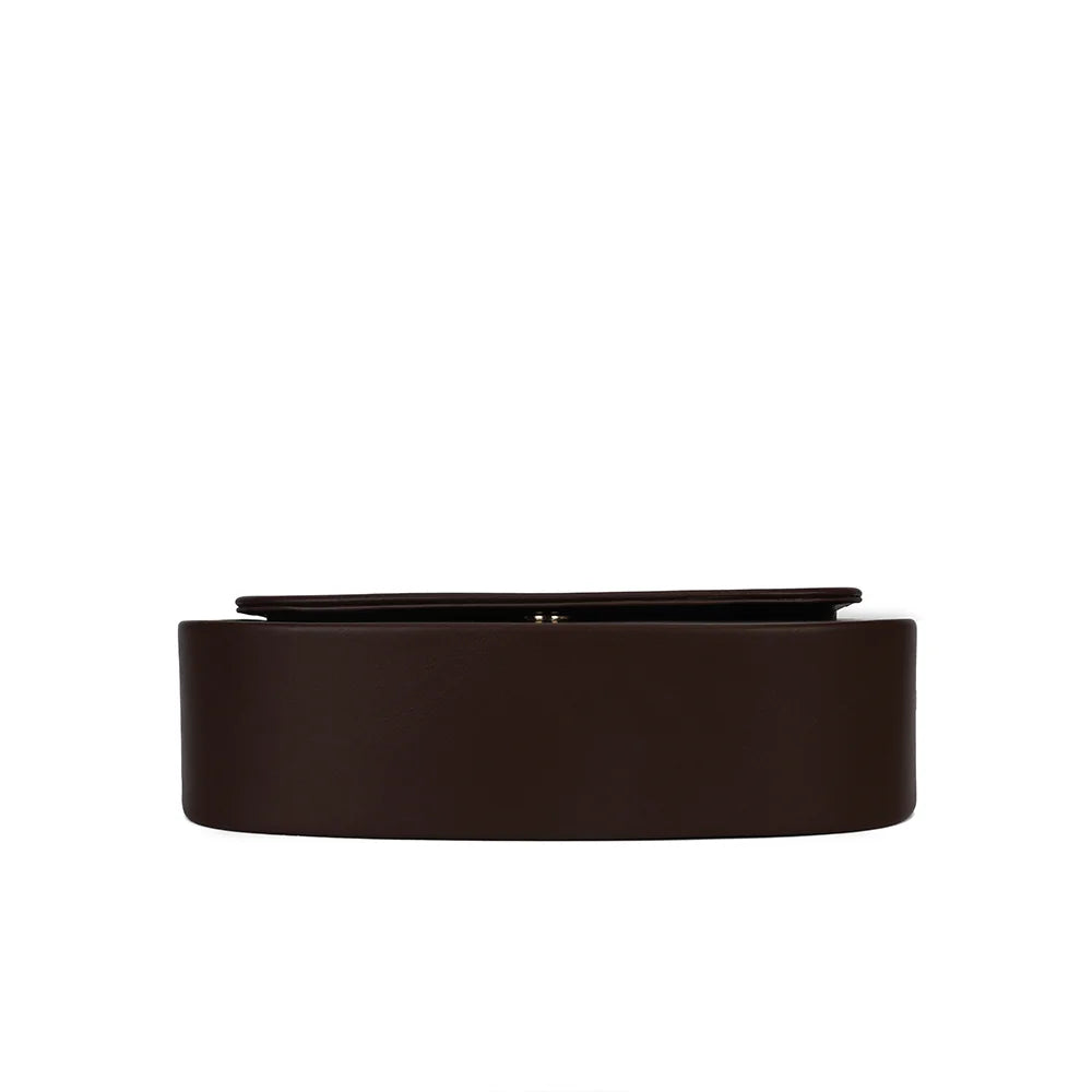 Dessous de La Solyra café : base arrondie qui prolonge la silhouette douce du sac – réf. YL-26018