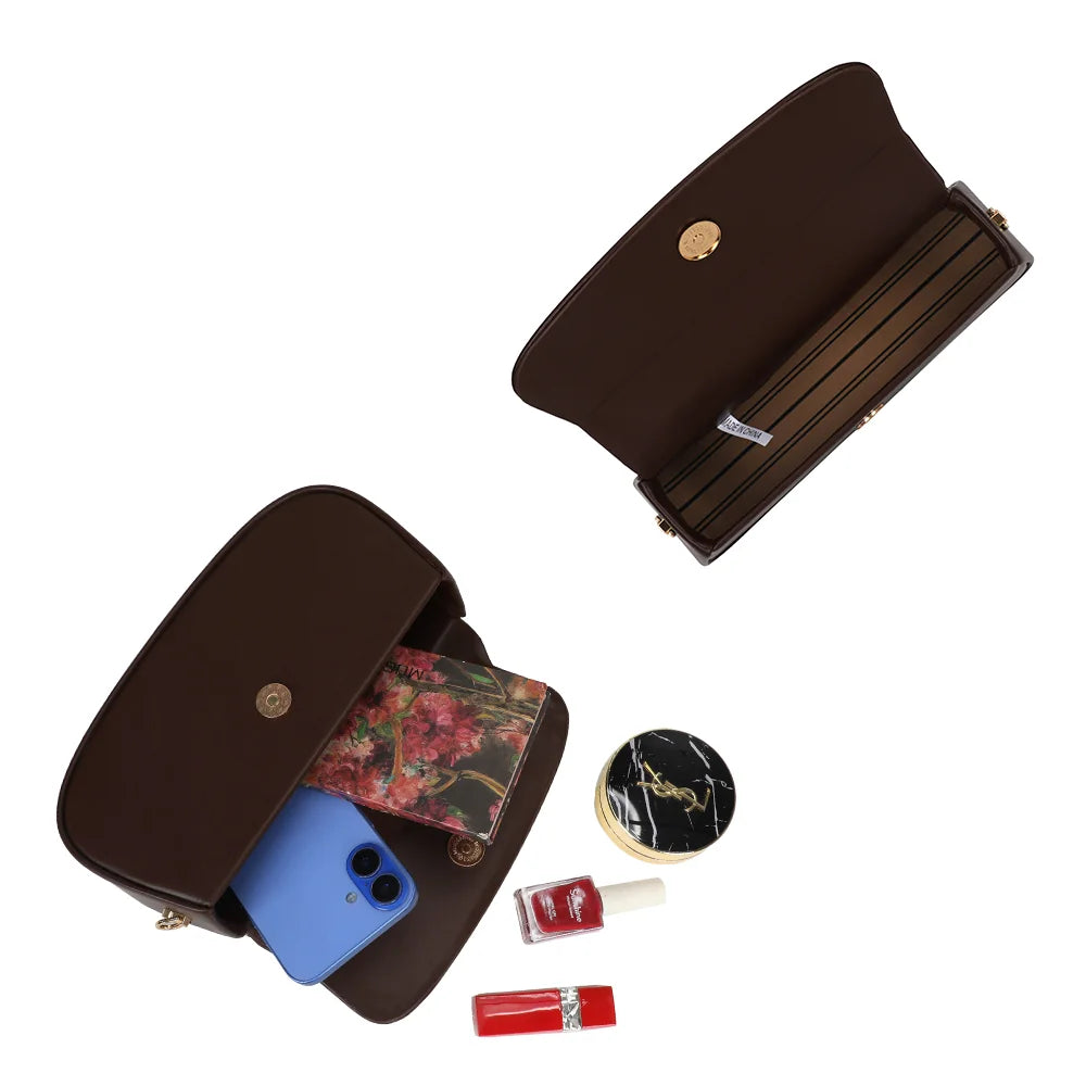 Intérieur de La Solyra café : rabat à bouton magnétique et compartiment pour téléphone et essentiels – réf. YL-26018