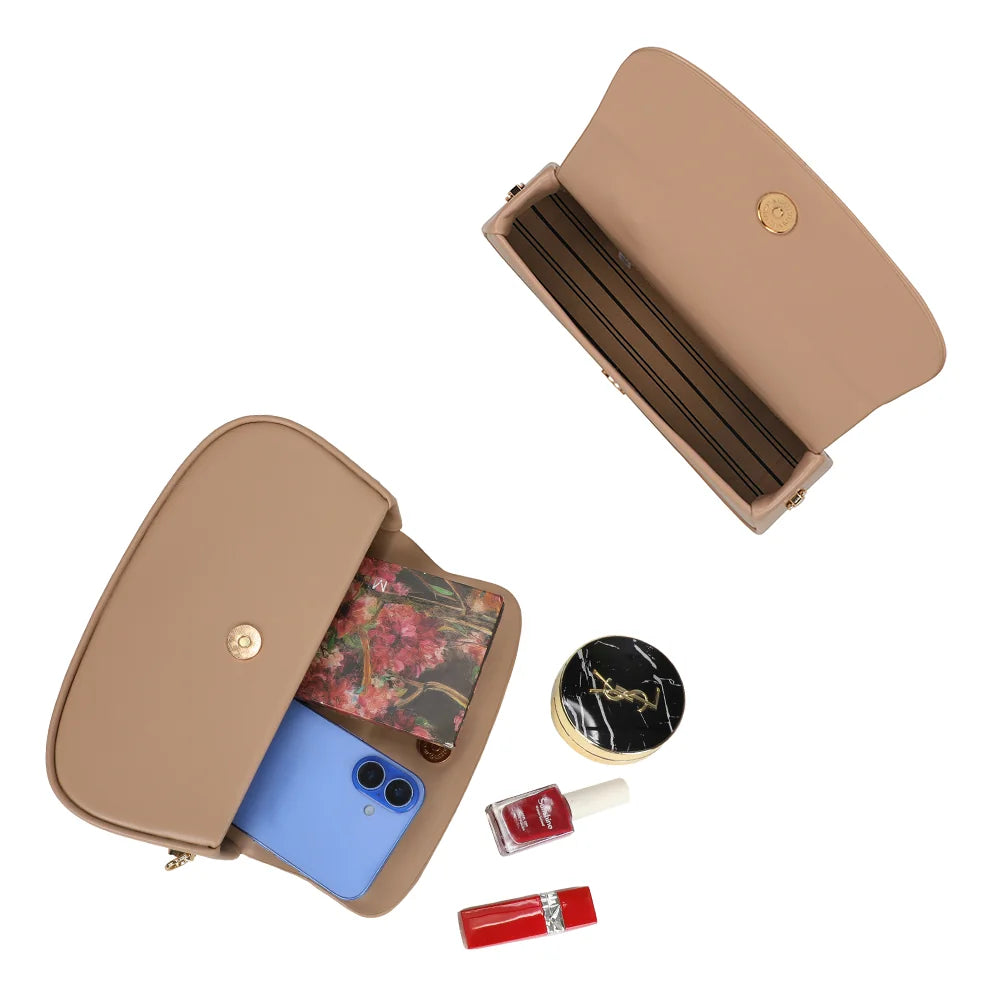 Intérieur de La Solyra taupe : rabat à bouton magnétique et compartiment pour téléphone et essentiels – réf. YL-26018