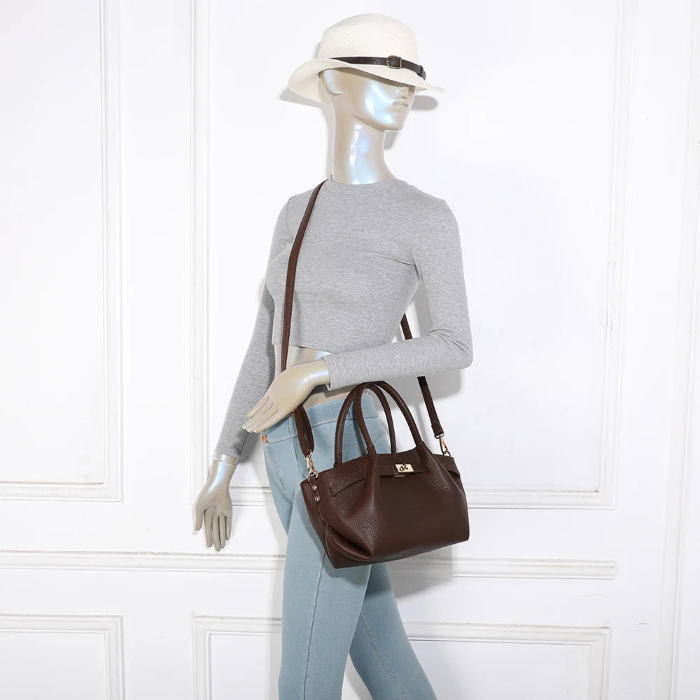 Sac à main femme La Théodora café porté, au bras ou avec sa bandoulière amovible – réf. KJ-62082-4