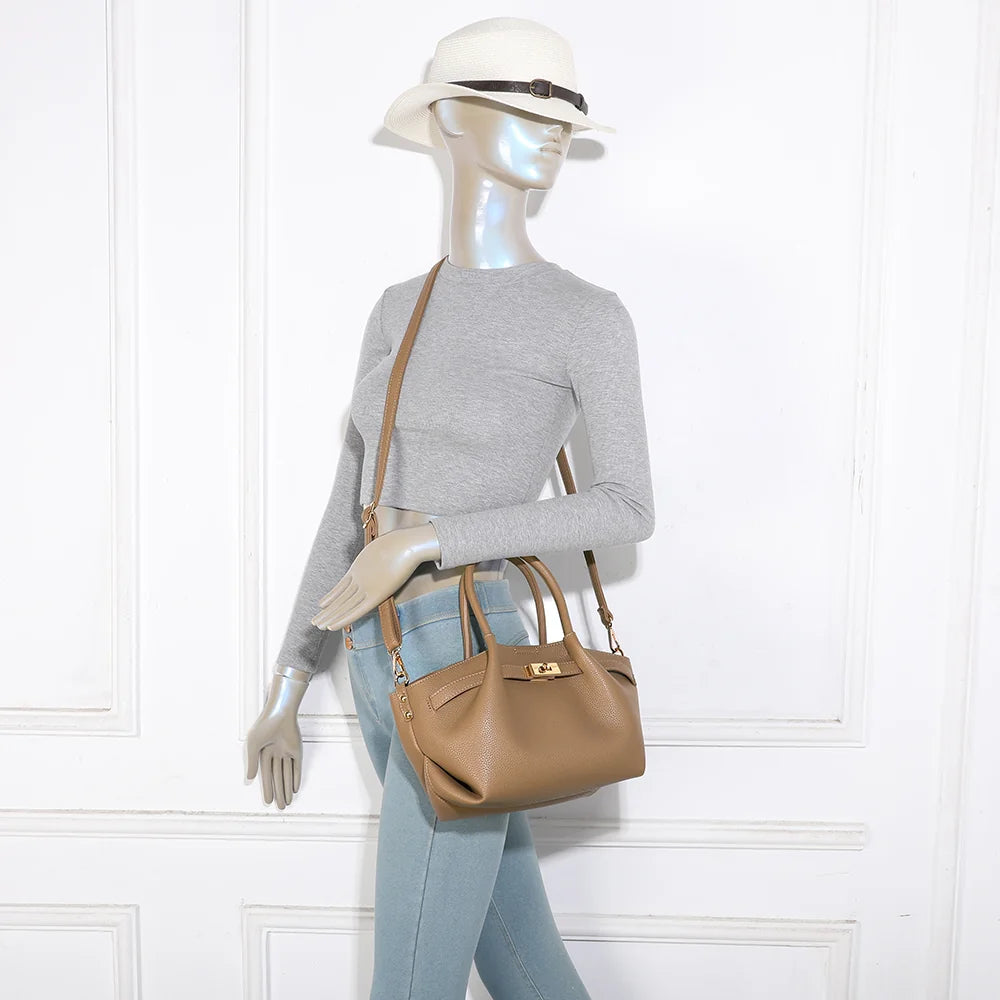 Sac à main femme La Théodora taupe foncé porté, au bras ou avec sa bandoulière amovible – réf. KJ-62082-4