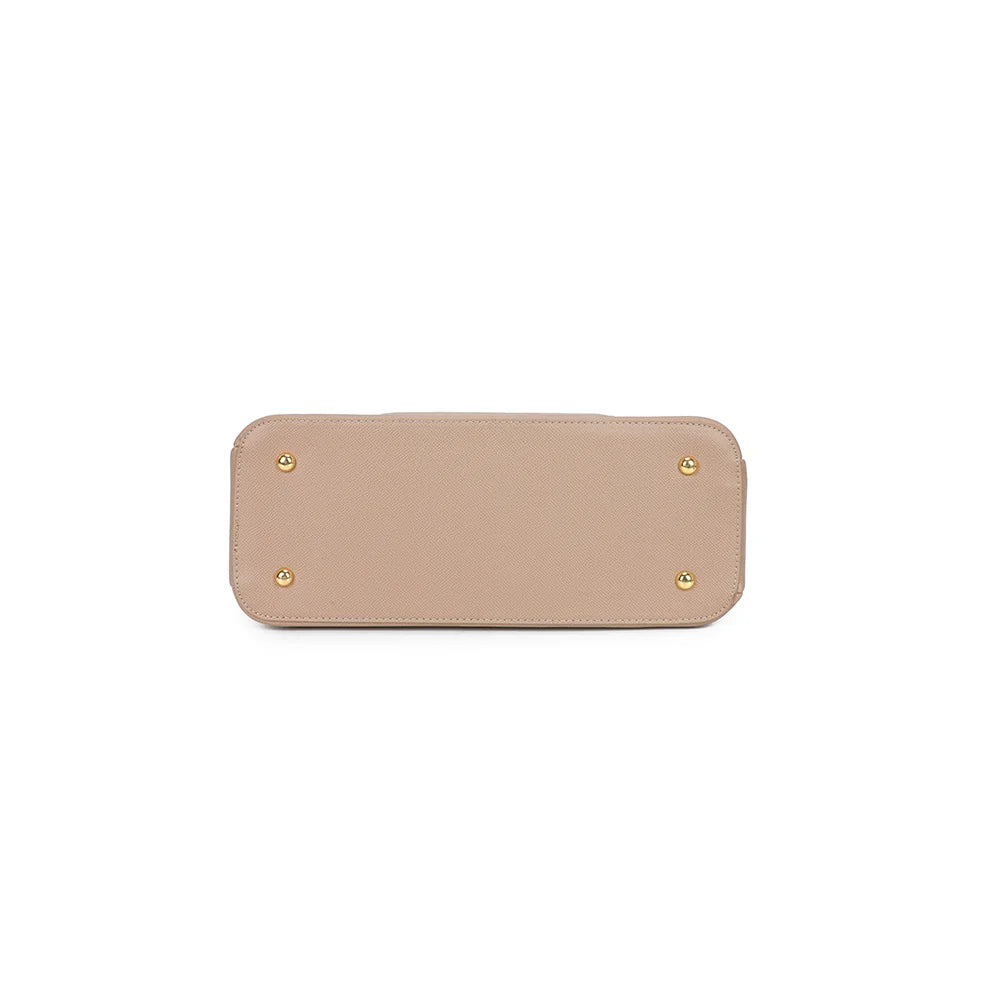 Dessous de La Valdine taupe, base structurée qui garde au sac sa belle tenue – réf. M-9464