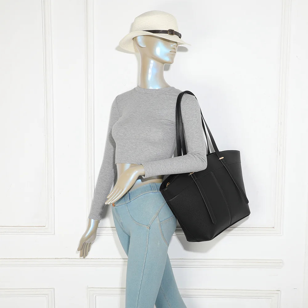 Sac cabas femme La Valeska noir porté à l’épaule grâce à ses longues anses fines – réf. KJ-62109