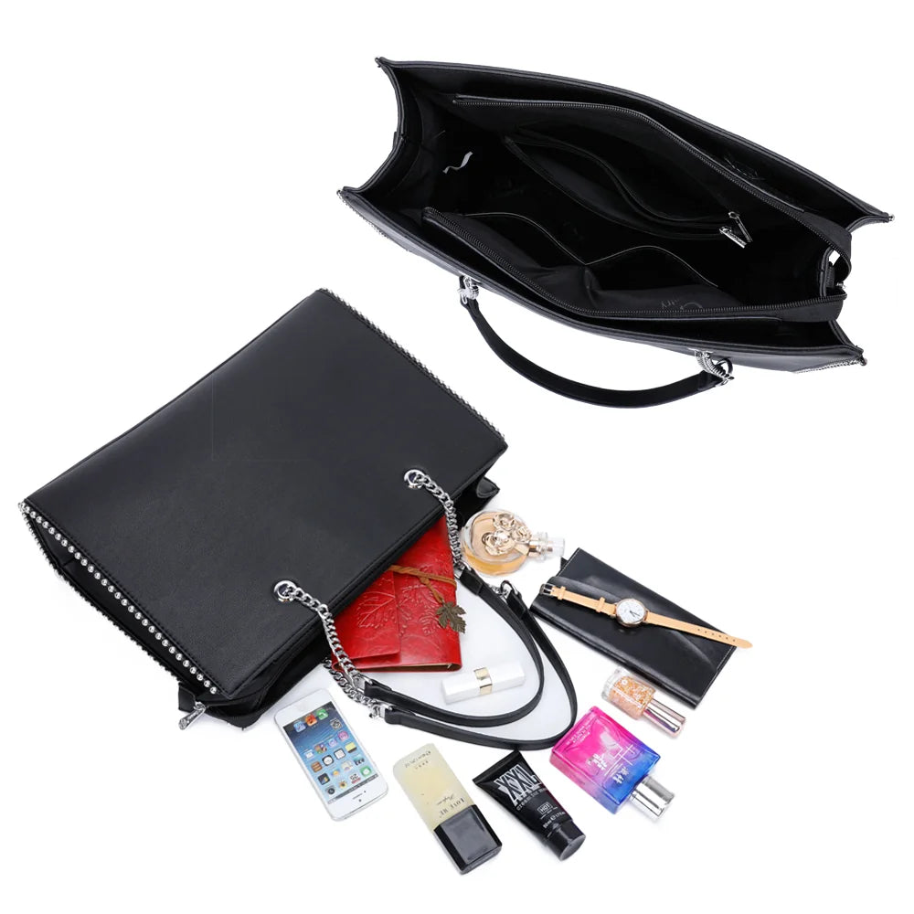 Intérieur compartimenté du La Varenne noir, avec poche zippée et espaces pour ranger vos essentiels – réf. R-1527