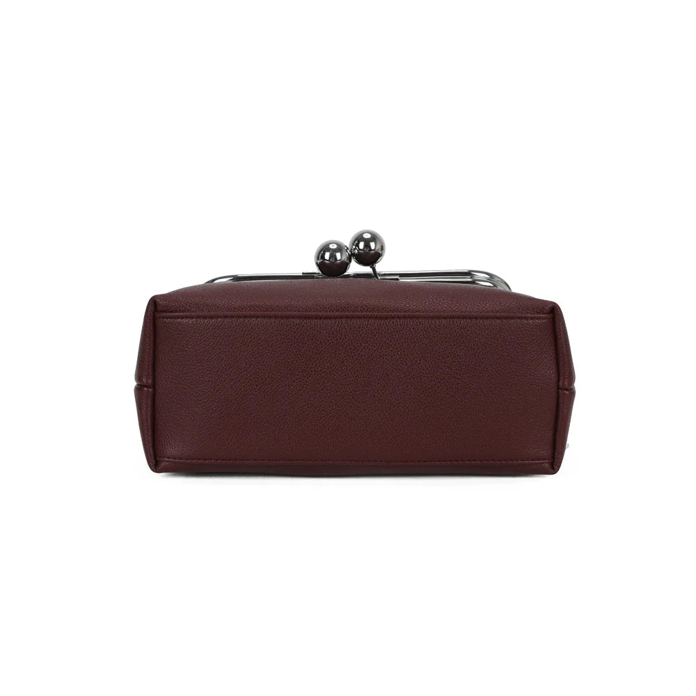 Dessous de La Violette bordeaux en simili cuir grainé, un format compact de 25 cm de large – réf. R-2087