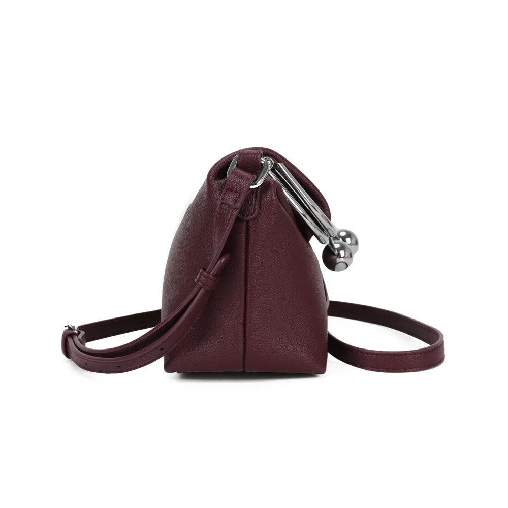 Profil de La Violette bordeaux : côtés froncés et format compact de 10 cm de profondeur – réf. R-2087