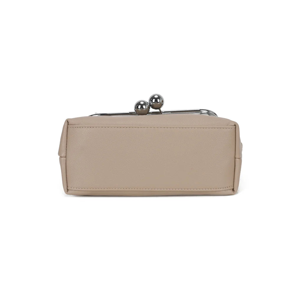 Dessous de La Violette taupe en simili cuir grainé, un format compact de 25 cm de large – réf. R-2087