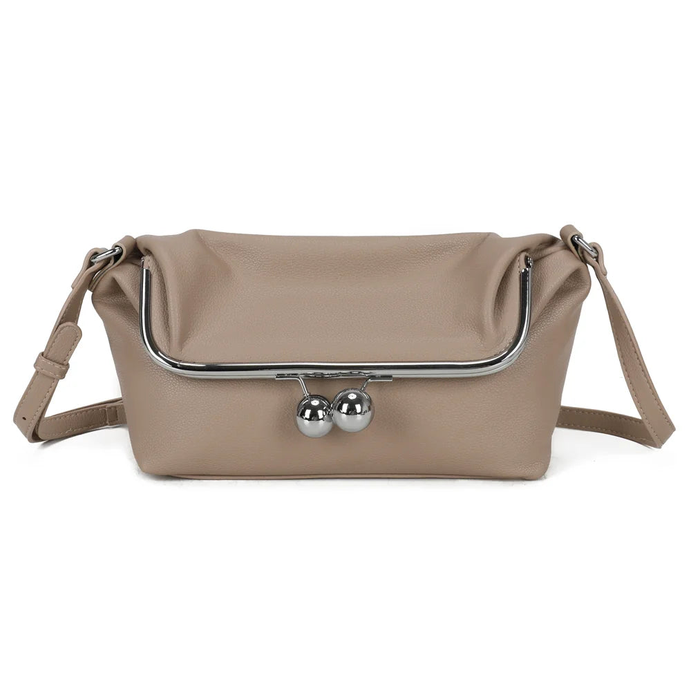 Sac bandoulière femme La Violette taupe en simili cuir grainé, fermoir argenté à deux boules – Gallantry Paris – réf. R-2087