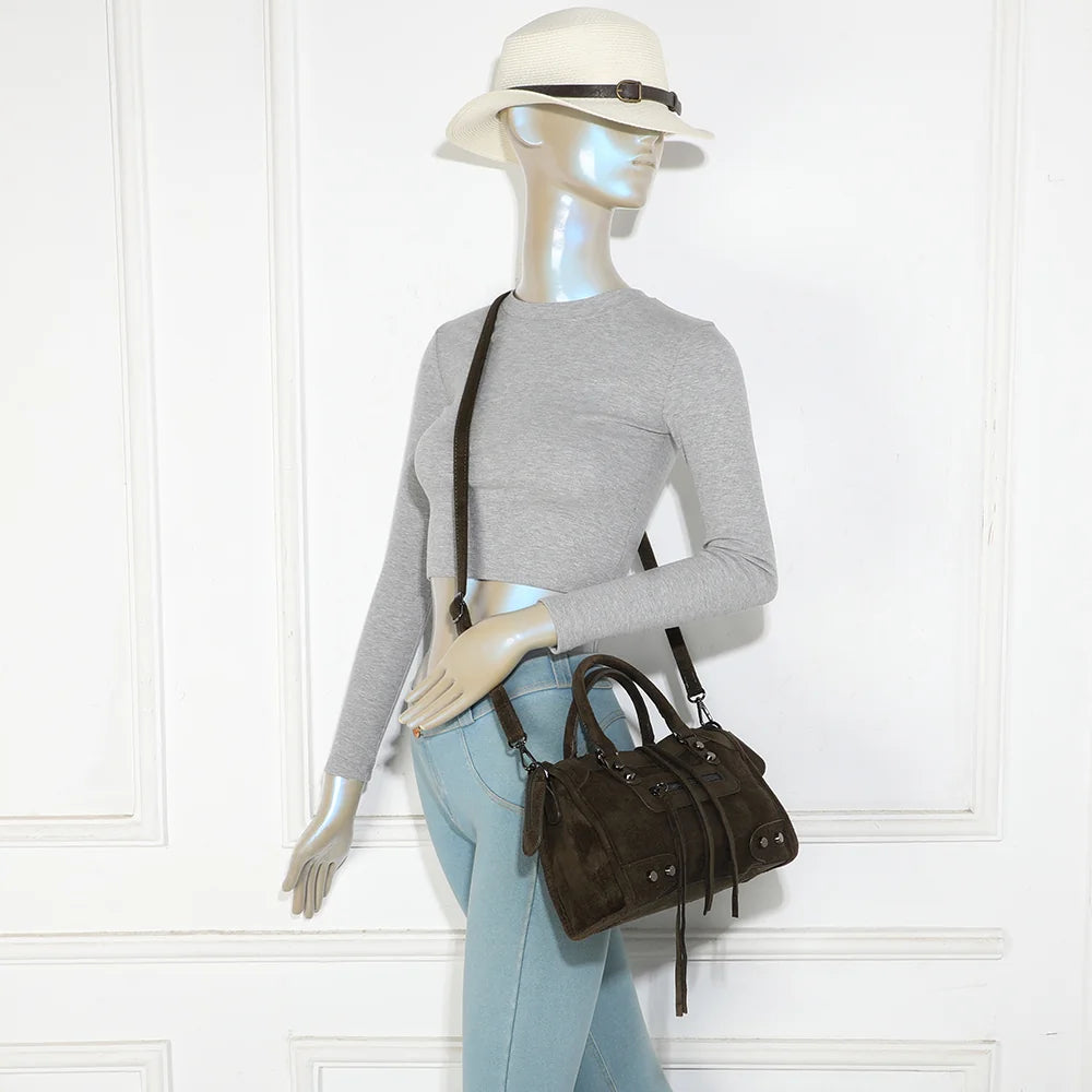 Sac à main femme La Zélie vert foncé porté à la main ou avec sa bandoulière amovible – réf. KJ-62088-2
