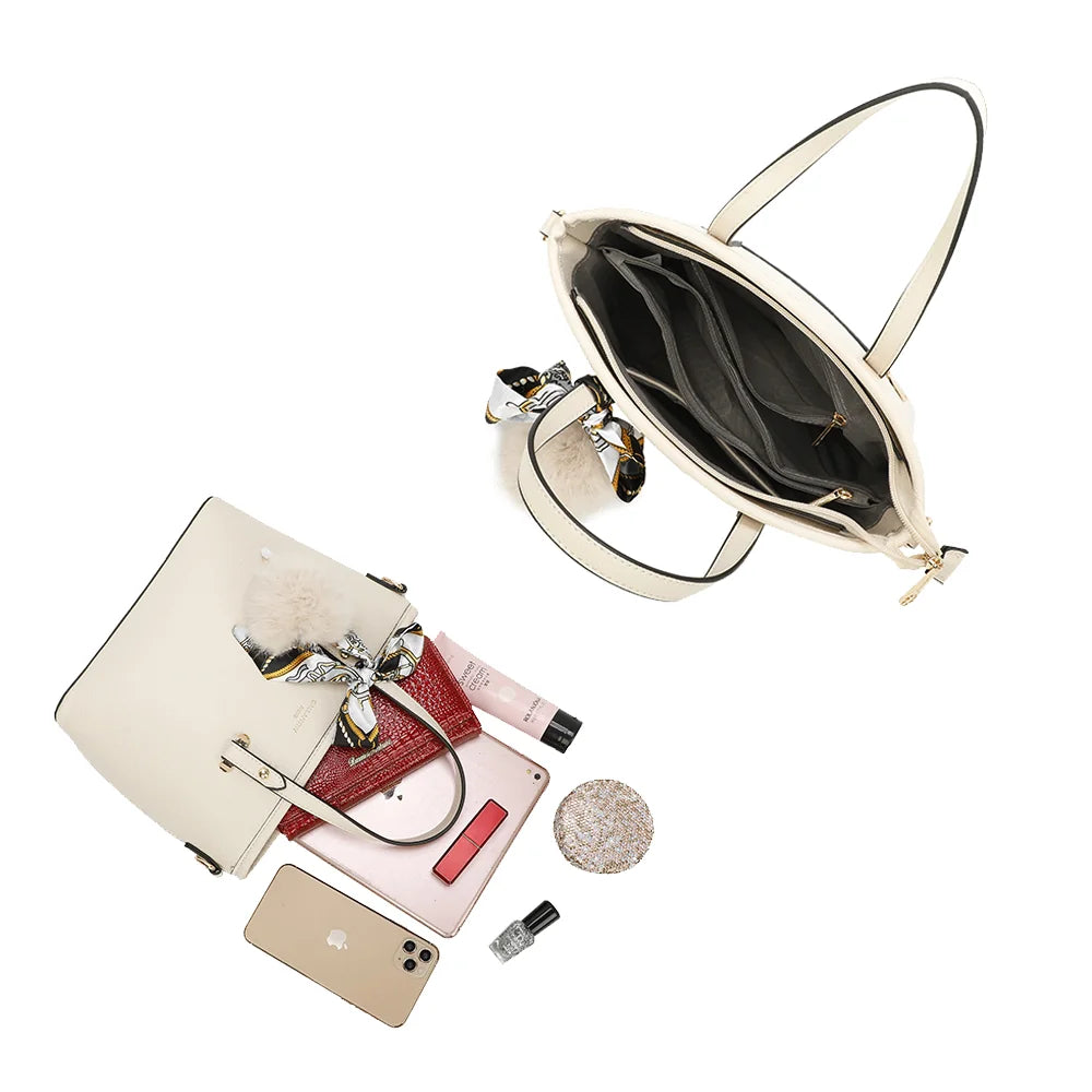 Intérieur du Le Amélis beige : ouverture zippée, poches plaquées et poche zippée pour vos essentiels – réf. M-9401-2