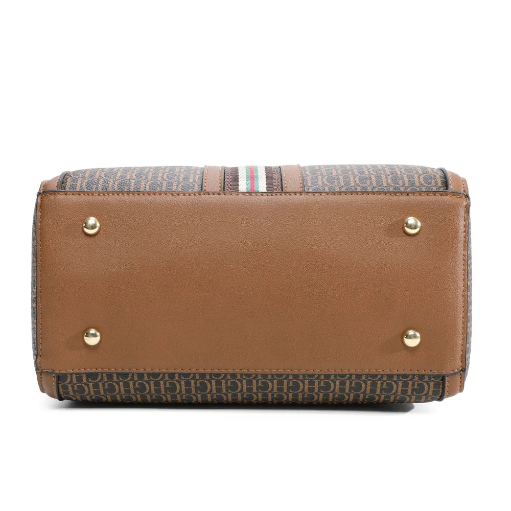 Dessous du sac Le Arvello marron foncé, posé sur des pieds métalliques qui limitent le contact de la base avec les surfaces – réf. M-9364-7