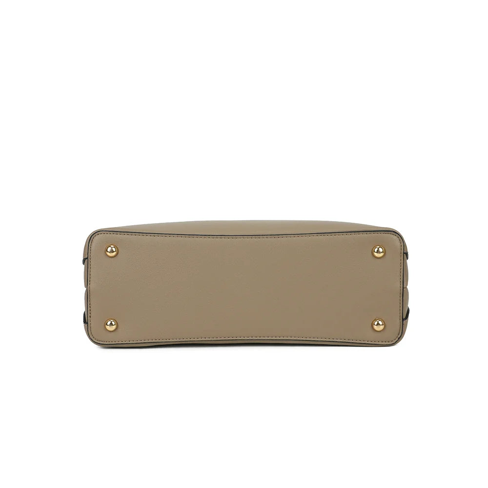 Dessous du Le Azalée taupe foncé : base plate qui permet de poser le sac bien droit – réf. DQ-8741