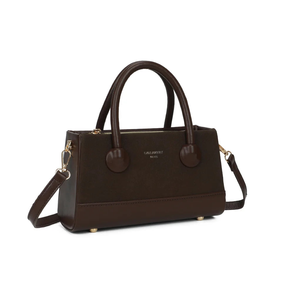 Le Basile café vu de trois quarts : silhouette structurée, attaches rondes et zip doré – réf. YL-26022