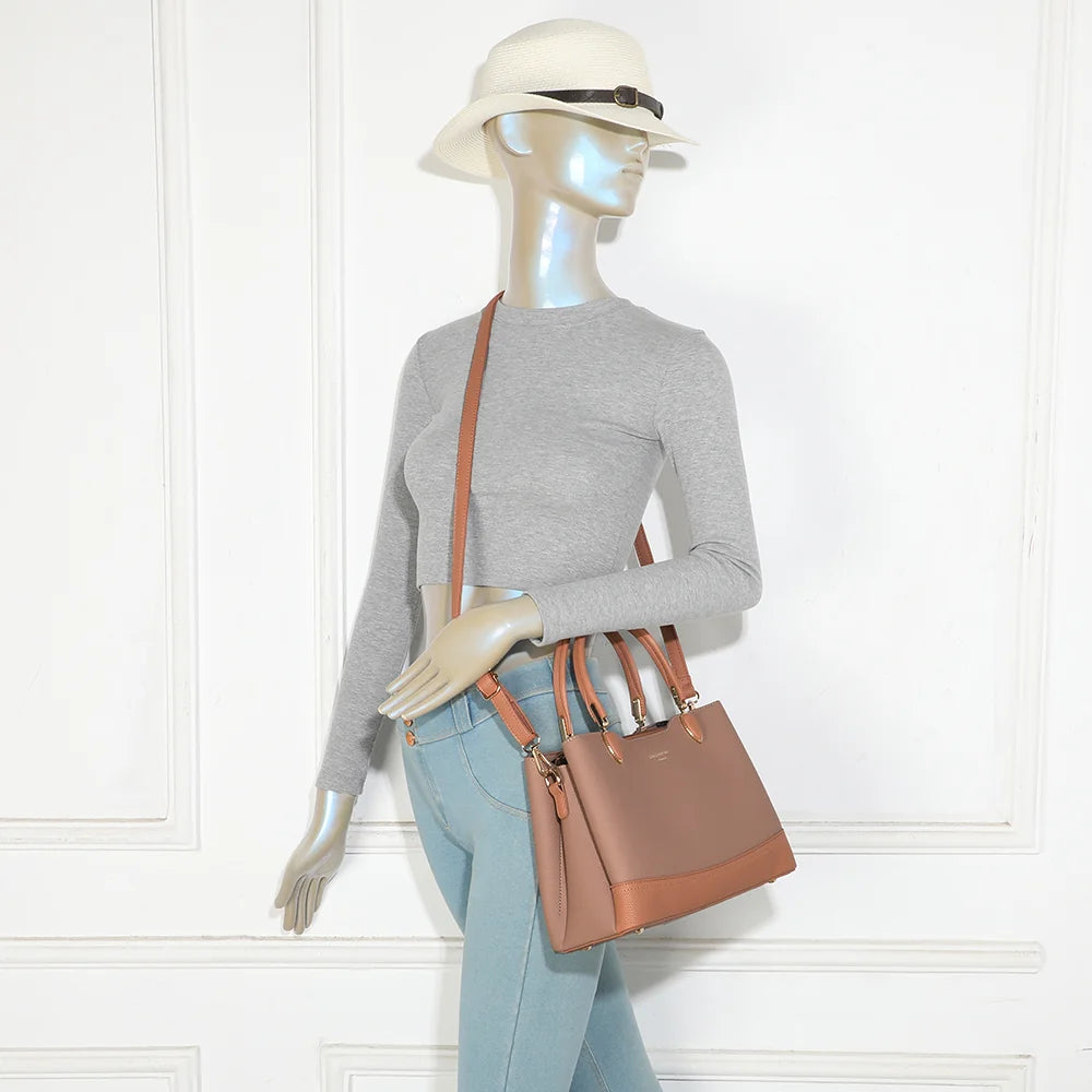 Sac à main femme Le Belvane rose foncé porté, à la main ou en bandoulière grâce à sa sangle amovible – réf. DQ-8740