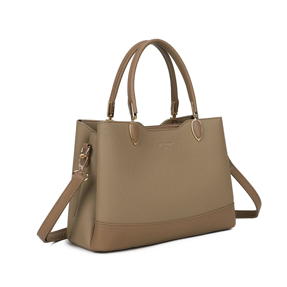 Le Belvane taupe vu de trois quarts : silhouette structurée et base lisse contrastant avec le grain – réf. DQ-8740