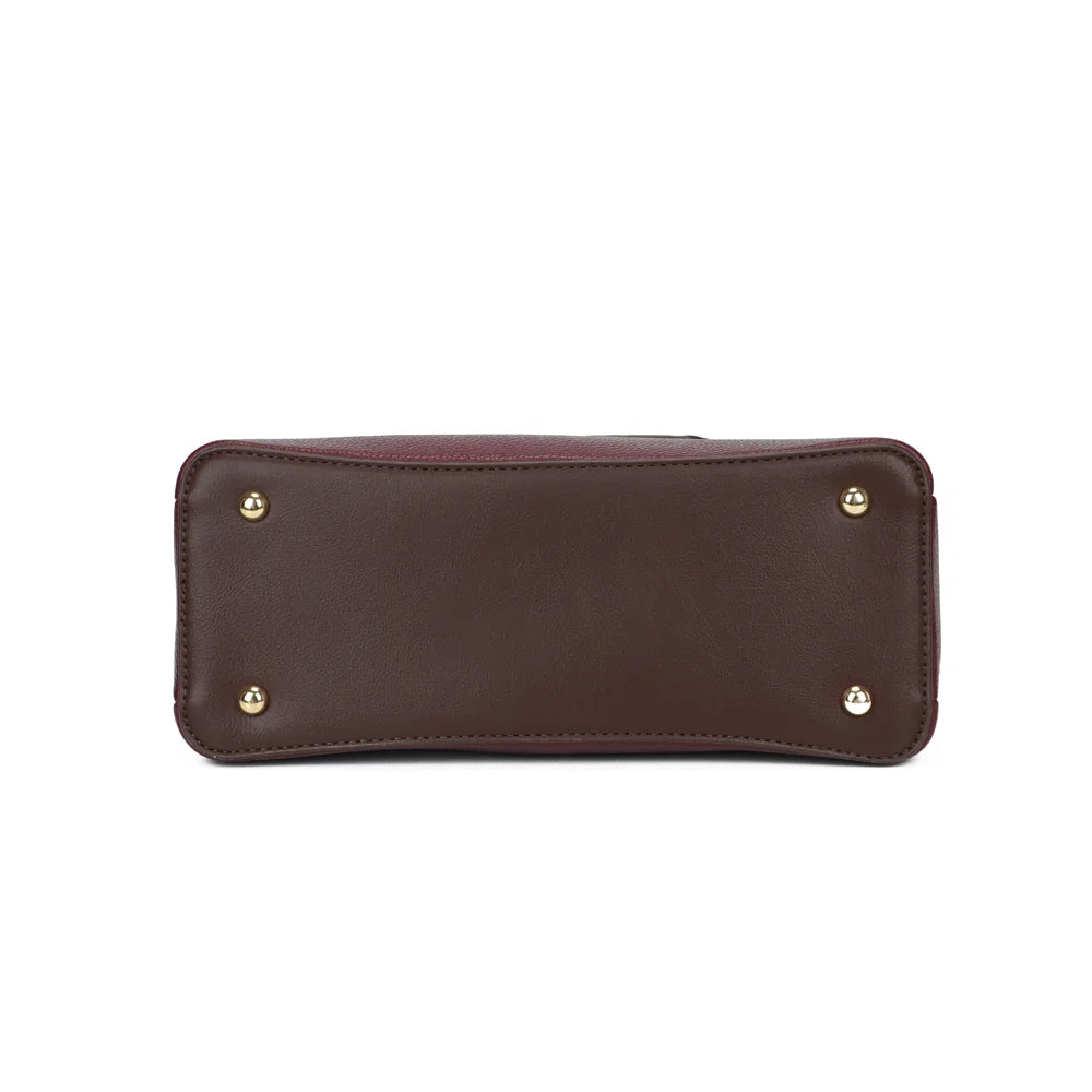 Dessous du sac Le Cardinal bordeaux, base rectangulaire en simili cuir grainé – réf. DQ-8736