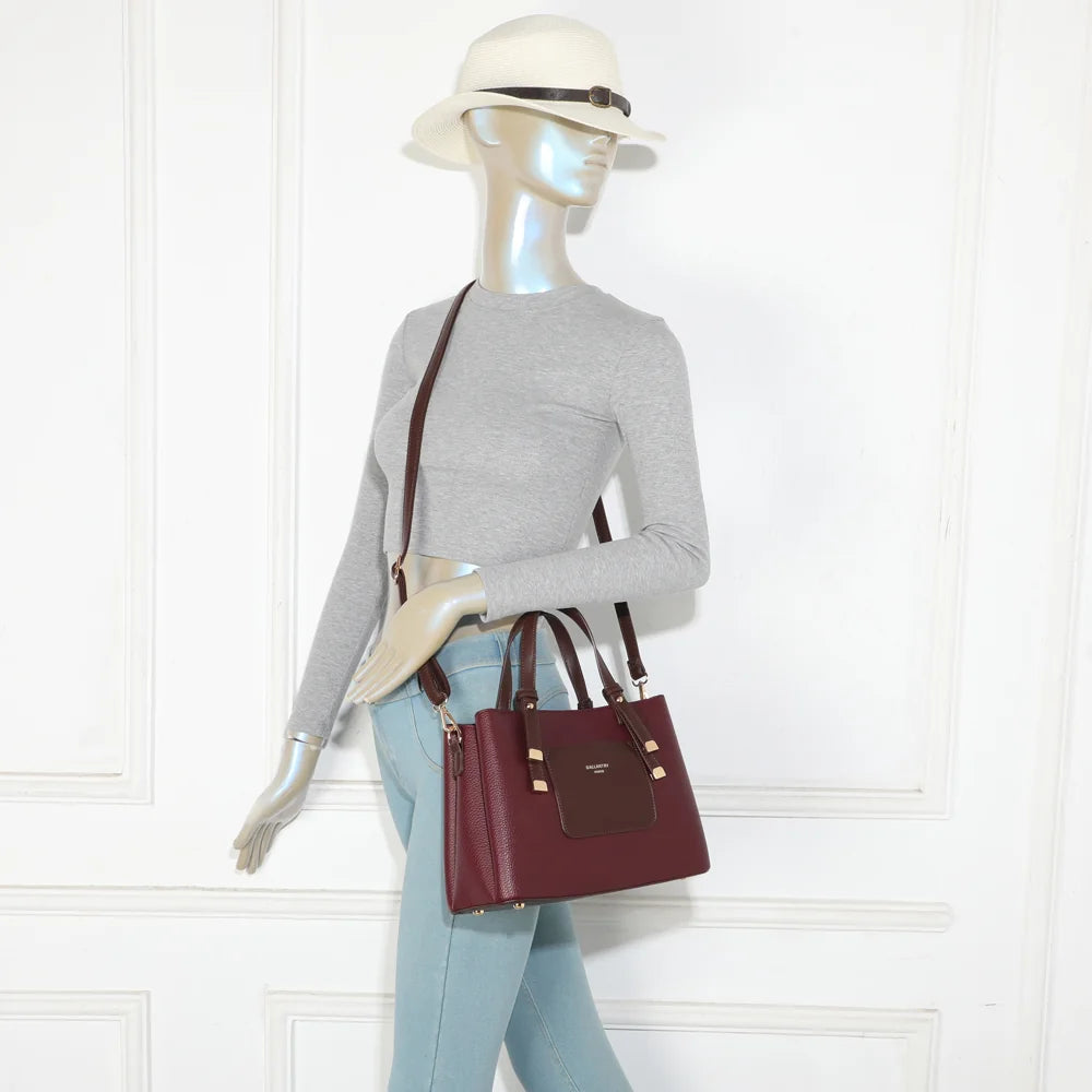 Sac à main femme Le Cardinal bordeaux porté, à la main ou à l’épaule avec sa bandoulière amovible – réf. DQ-8736