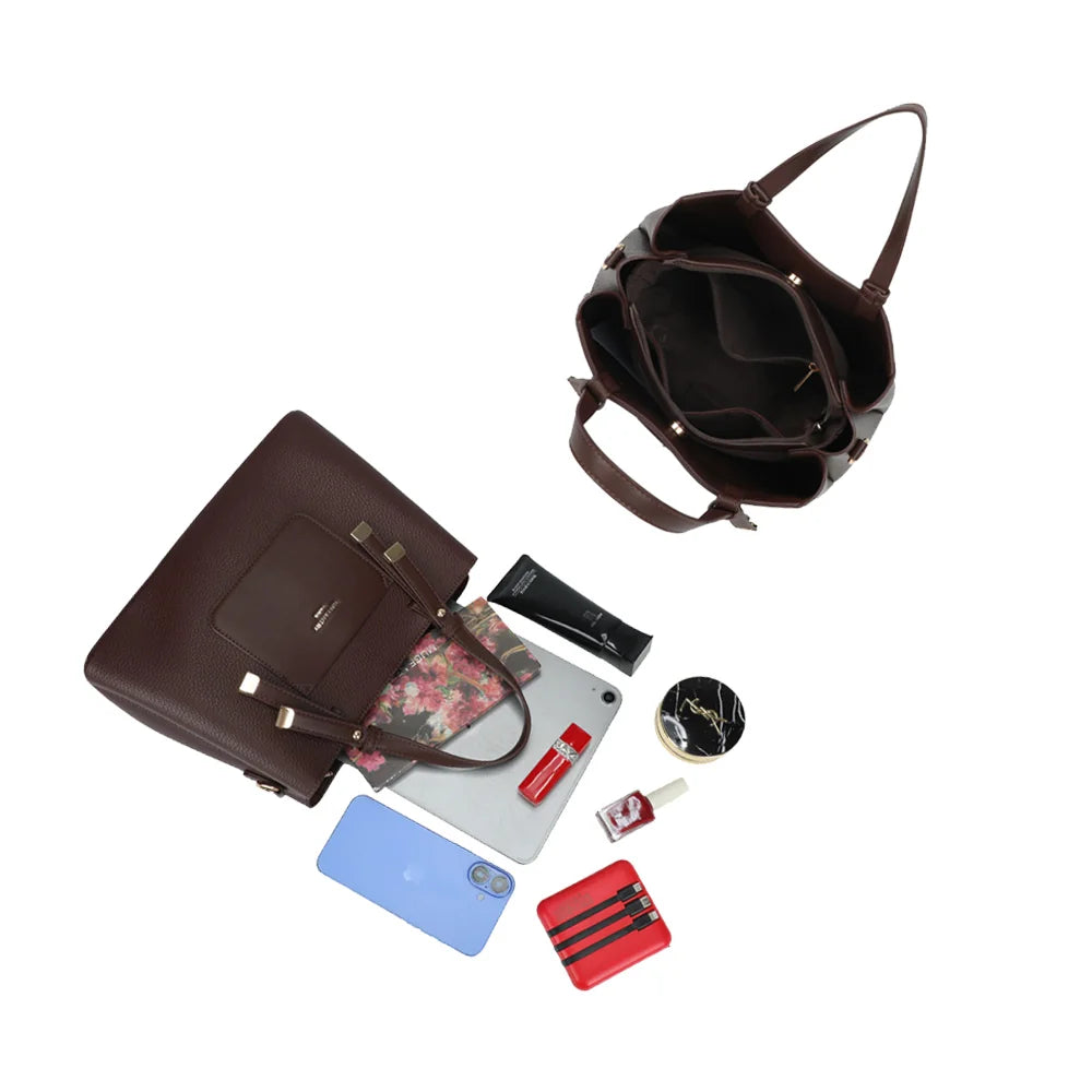 Intérieur du Le Cardinal café : plusieurs compartiments et poches zippées pour ranger téléphone et essentiels – réf. DQ-8736