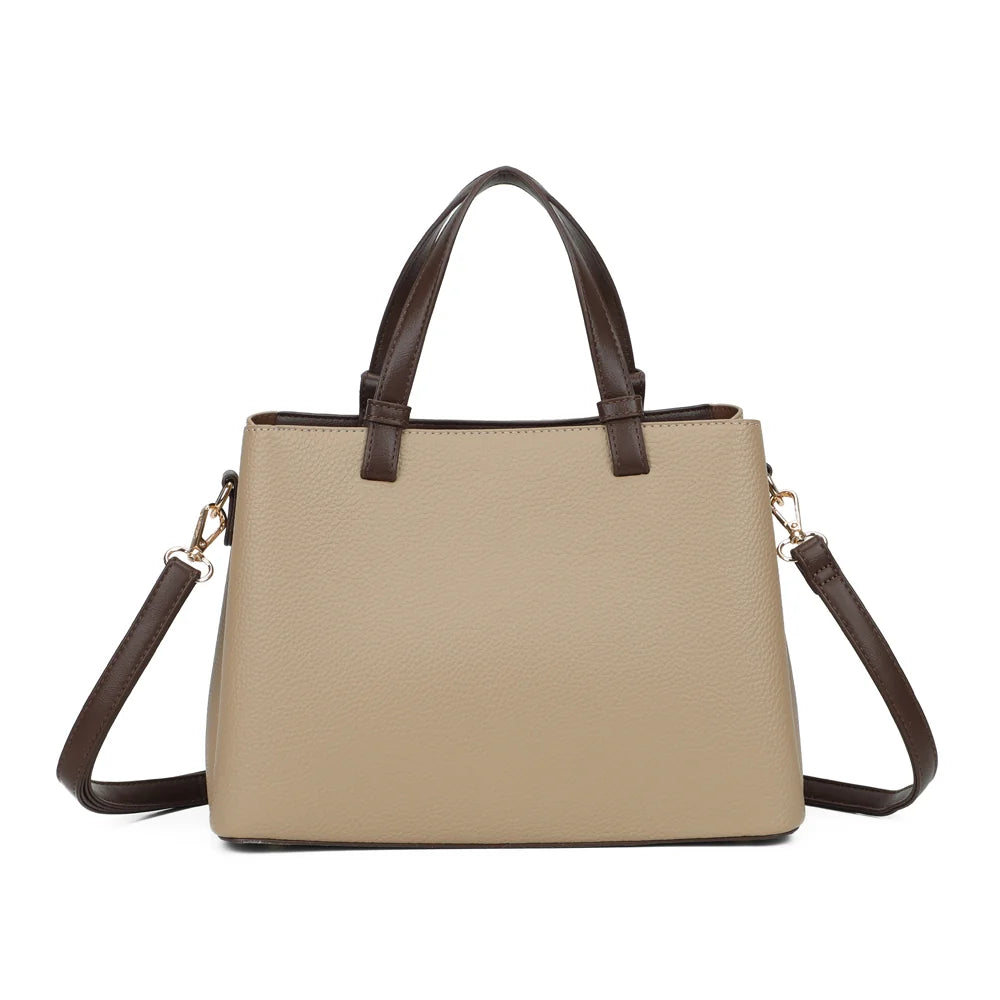 Le Cardinal taupe/coffee vu de dos, simili cuir grainé et deux anses coffee aux rivets dorés – réf. DQ-8736