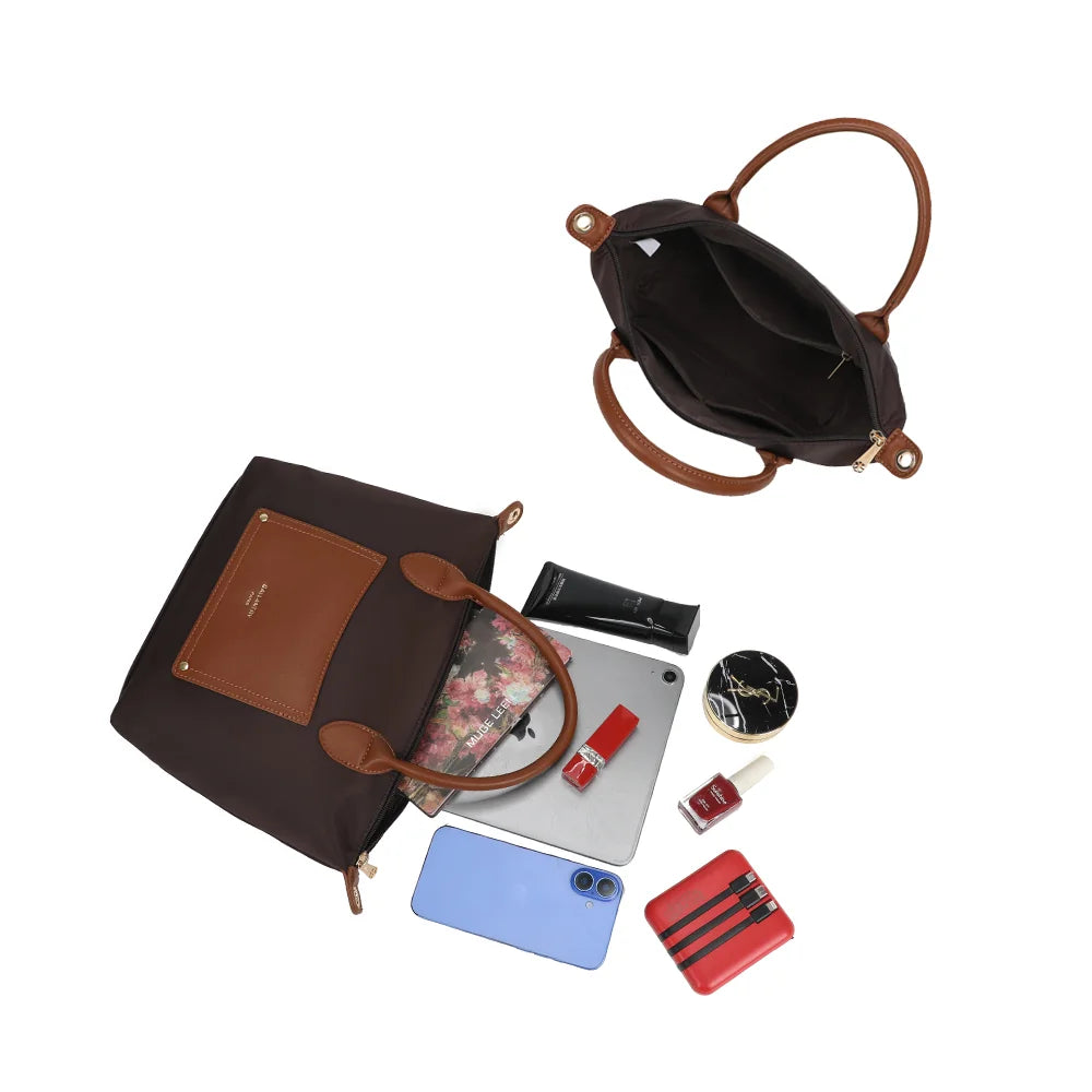 Intérieur zippé du Cassien café, avec rangements pour organiser téléphone, maquillage et petits essentiels – réf. Z-07-1