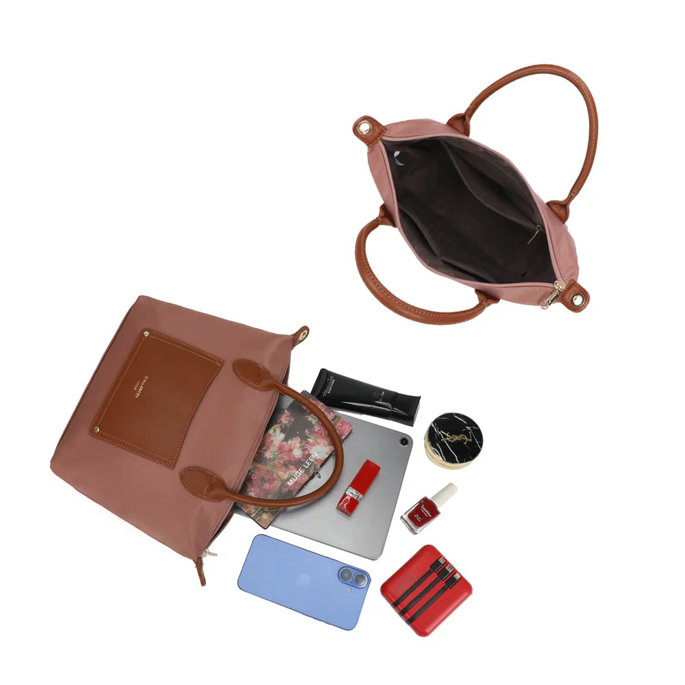 Intérieur zippé du Cassien rose foncé, avec rangements pour organiser téléphone, maquillage et petits essentiels – réf. Z-07-1