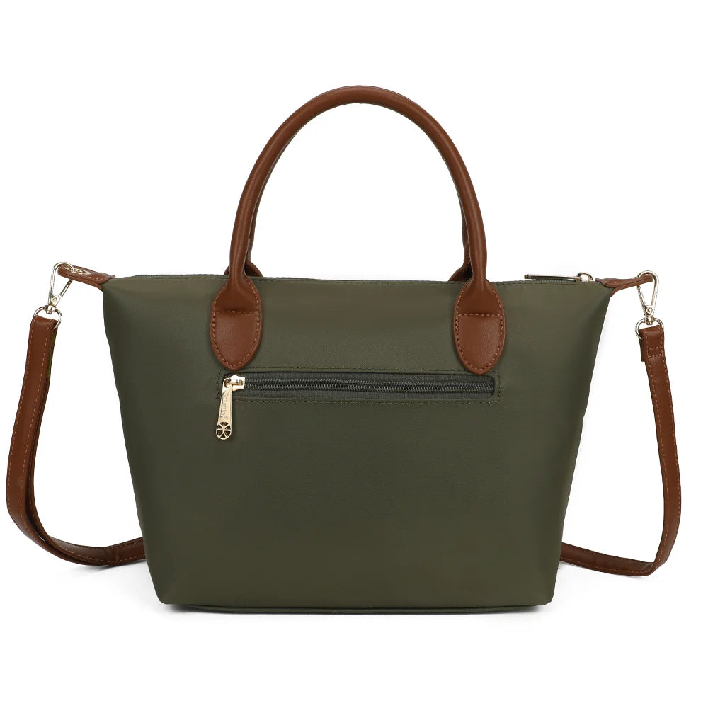 Le Cassien vert foncé vu de dos, avec sa poche zippée pour garder l’essentiel à portée de main – réf. Z-07-1