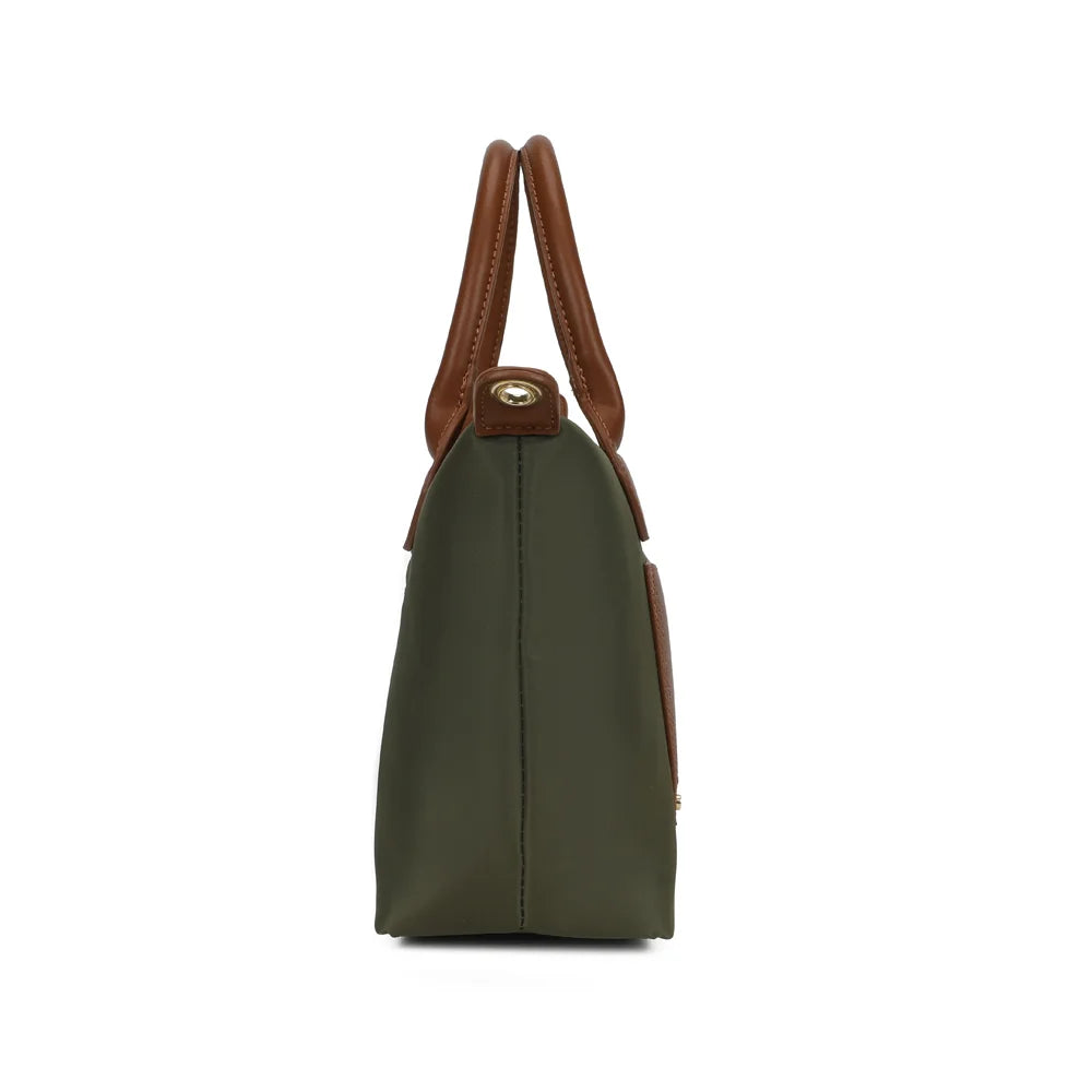 Profil du Cassien vert foncé : silhouette légèrement trapèze et pattes latérales cognac à rivets dorés – réf. Z-07-1
