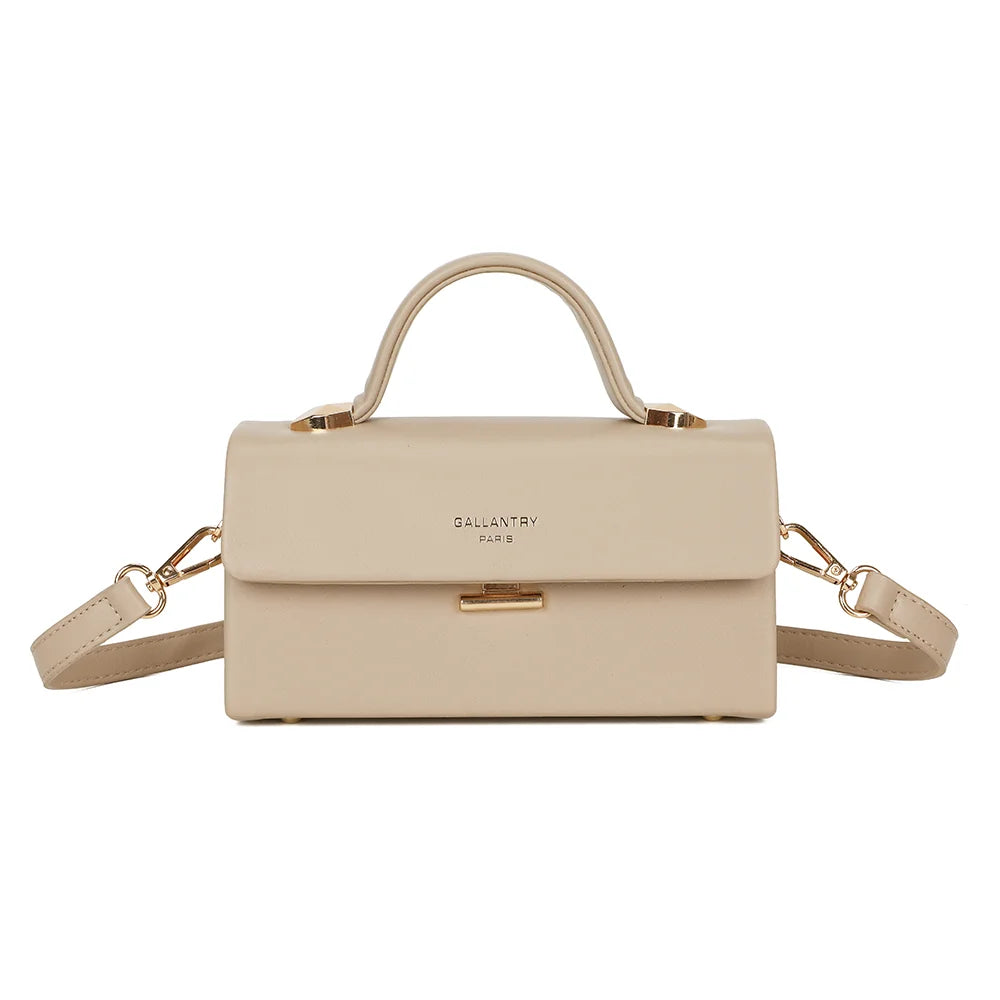 Petit sac à main femme Le Célvane taupe, rabat logo GALLANTRY PARIS et fermoir doré – Gallantry Paris – réf. C-0188