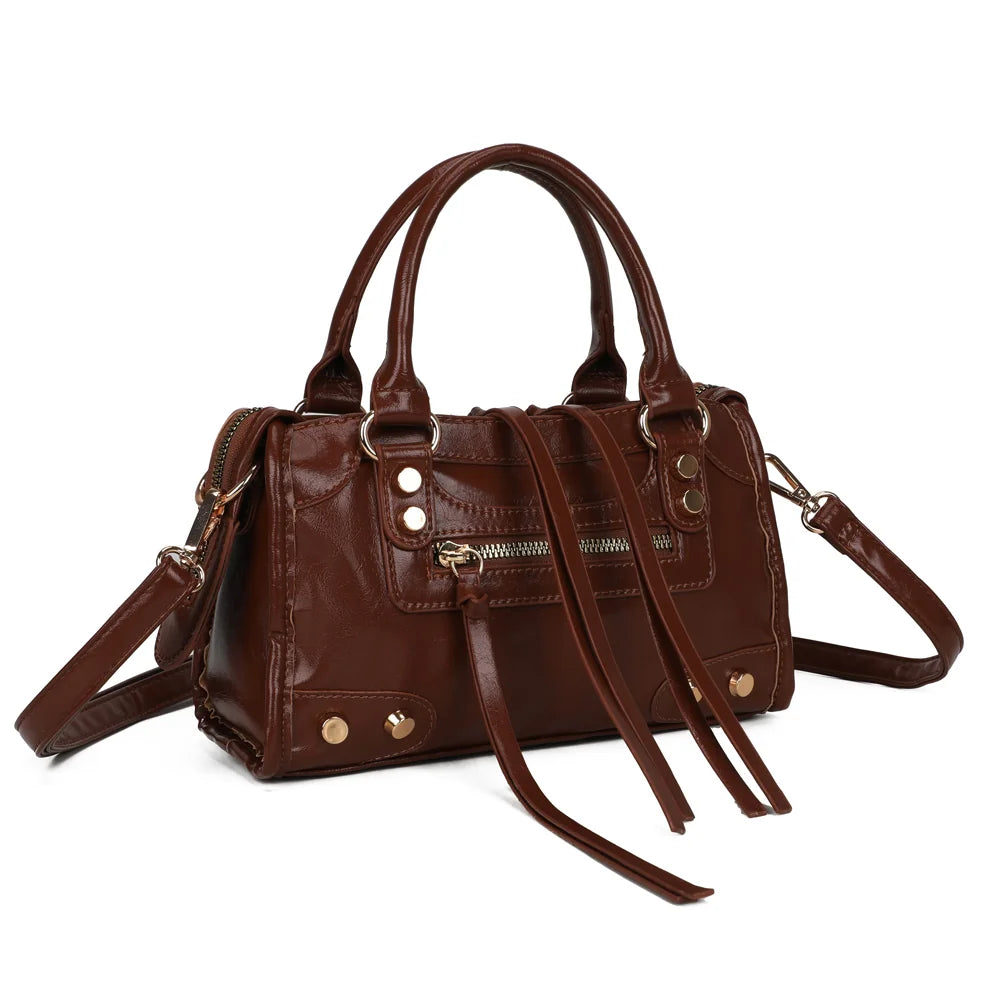 Le Dorian marron foncé de trois quarts : silhouette compacte et structurée, zip frontal doré – réf. KJ-62088-1