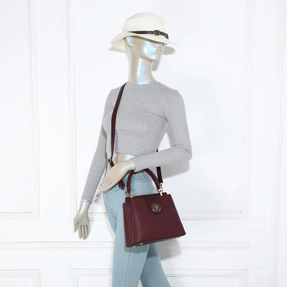 Sac à main femme Le Florentin bordeaux porté, à la main ou en bandoulière amovible – réf. A-9121-1