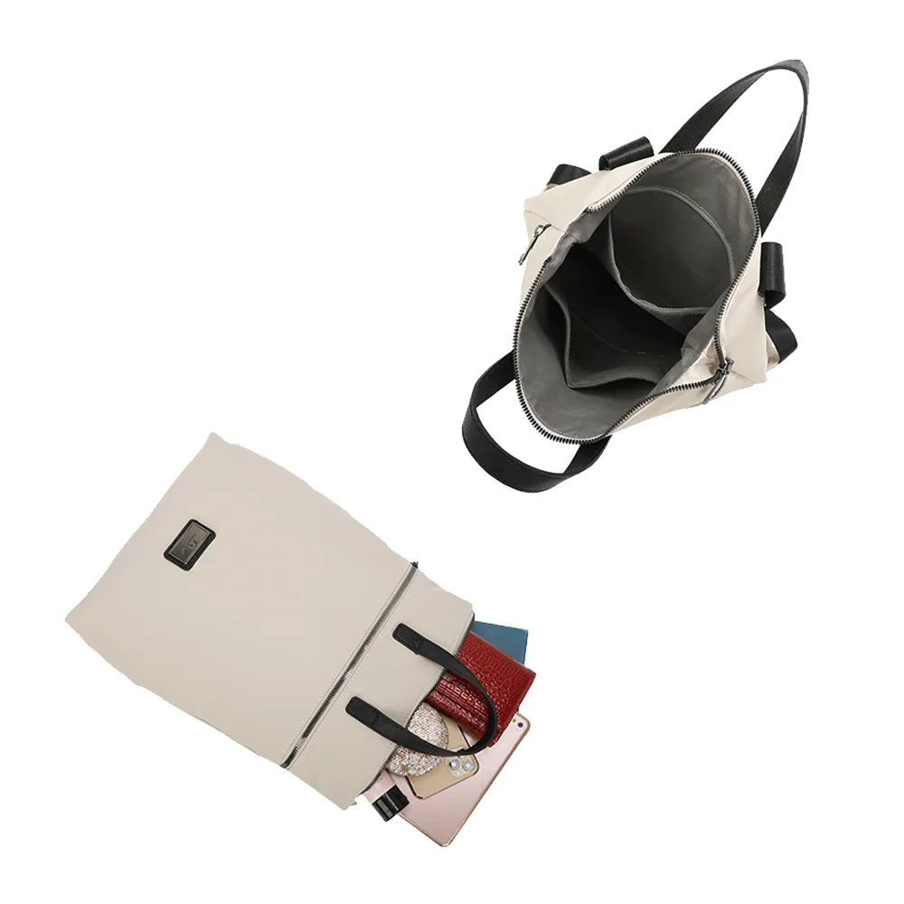 Intérieur du Folder beige : doublure grise et trois compartiments pour ranger carnet, portefeuille et smartphone – réf. Z-83044