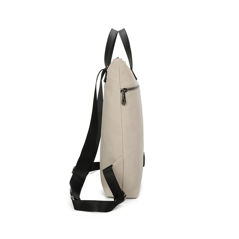 Profil du Folder beige : un sac à dos fin de 7,5 cm d’épaisseur, facile à glisser partout – réf. Z-83044