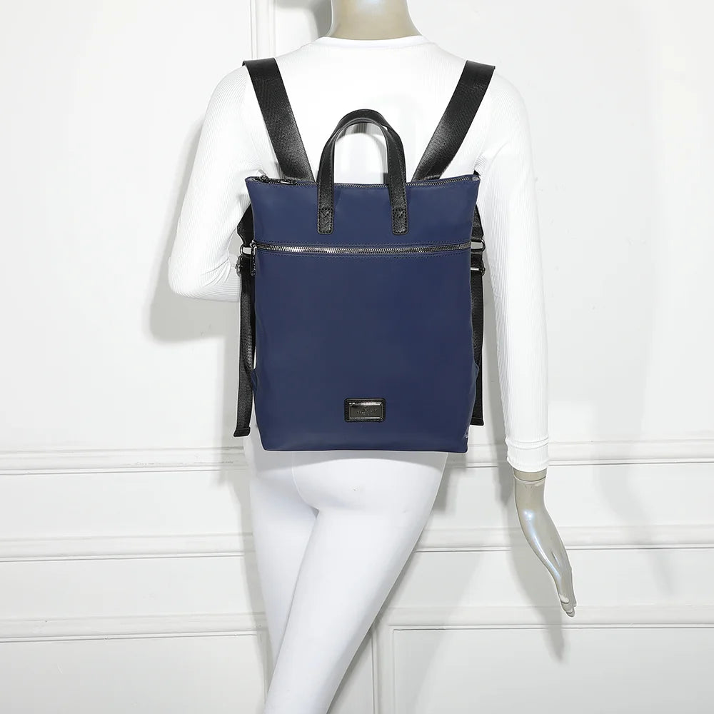 Sac à dos femme Le Folder marine porté sur le dos, bretelles réglées pour un confort au quotidien – réf. Z-83044