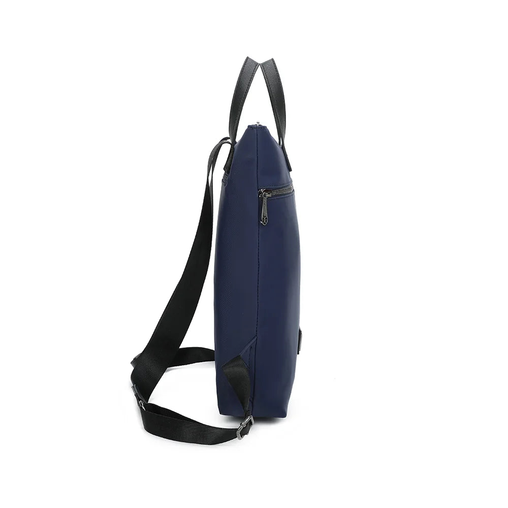 Profil du Folder marine : un sac à dos fin de 7,5 cm d’épaisseur, facile à glisser partout – réf. Z-83044
