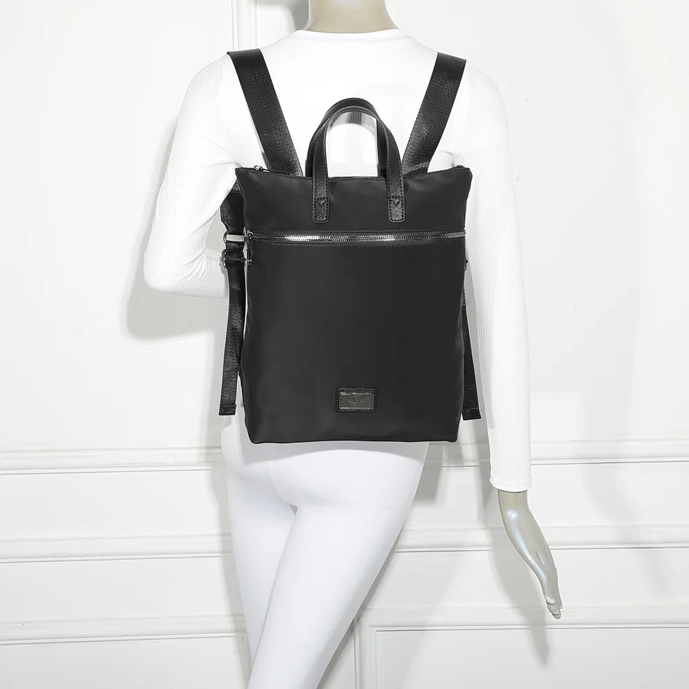 Sac à dos femme Le Folder noir porté sur le dos, bretelles réglées pour un confort au quotidien – réf. Z-83044