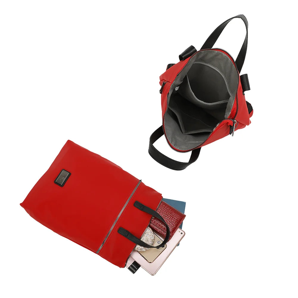 Intérieur du Folder rouge : doublure grise et trois compartiments pour ranger carnet, portefeuille et smartphone – réf. Z-83044