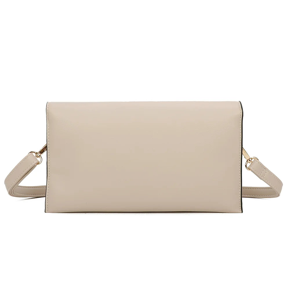 Dos de la pochette Le Joyau beige, ligne épurée et surface synthétique lisse aux bords passepoilés – réf. R-1682