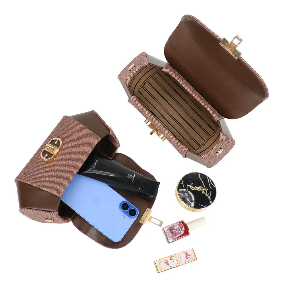 Intérieur du Le Léa café : compartiment principal pour téléphone, rouge à lèvres et essentiels – réf. YL-26008