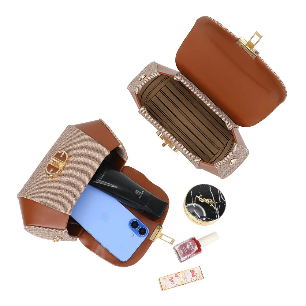 Intérieur du Le Léa marron foncé : compartiment principal pour téléphone, rouge à lèvres et essentiels – réf. YL-26008