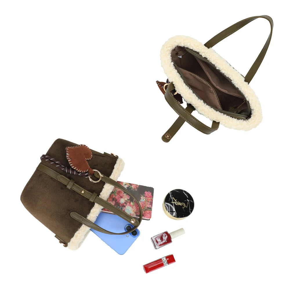 Intérieur du Marlon vert foncé : fermeture zippée et poches plaquées pour ranger téléphone et maquillage – réf. A-9173