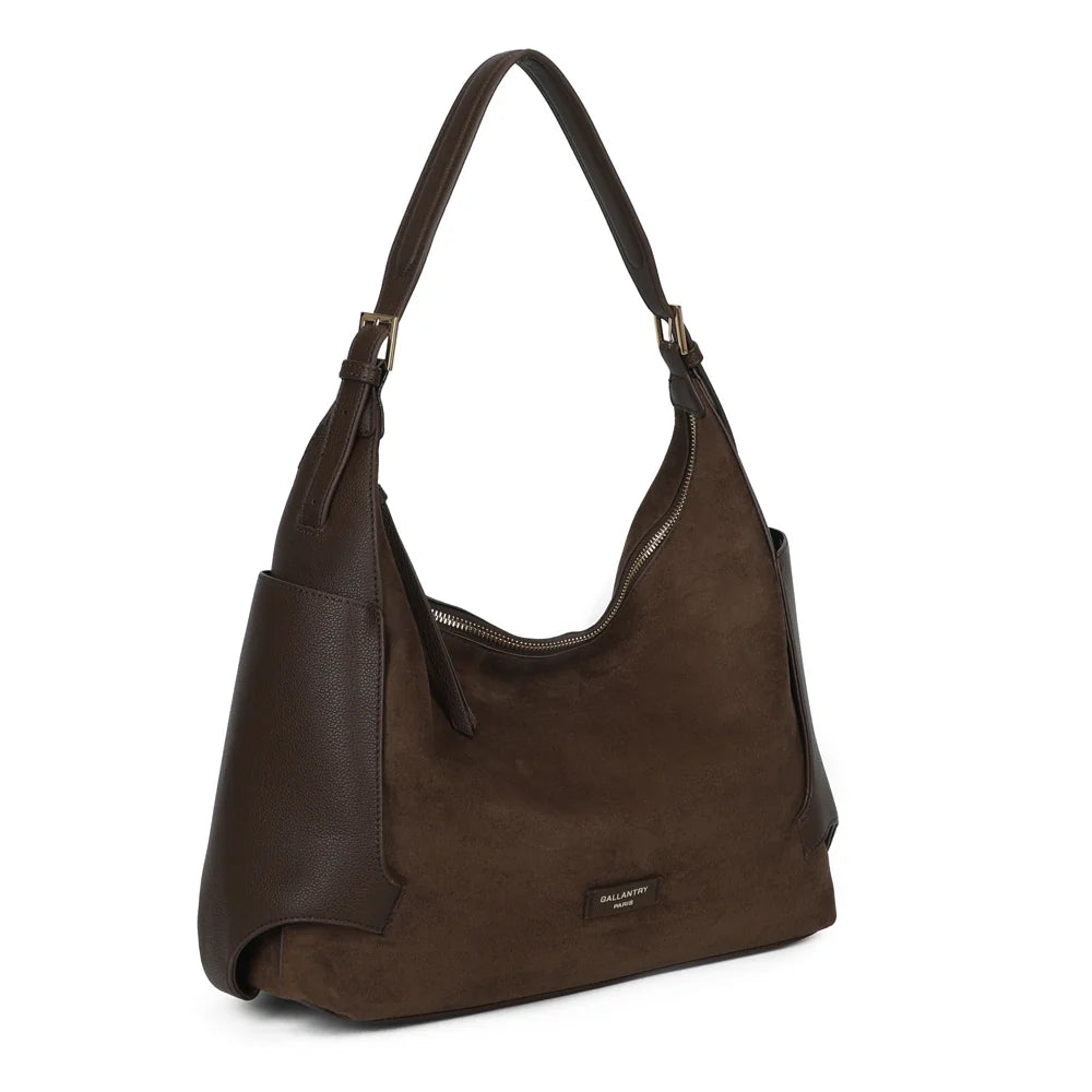 Le Marsala café de trois quarts : poche latérale en simili cuir grainé et anse réglable à boucle – réf. JC-53009