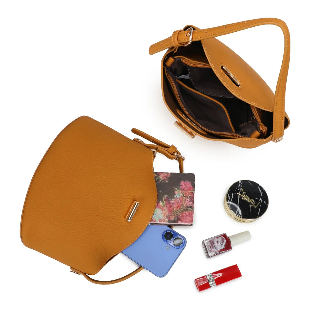 Intérieur du Mélaris jaune foncé : compartiments et poche zippée pour ranger téléphone, rouge à lèvres et poudrier – réf. A-9182