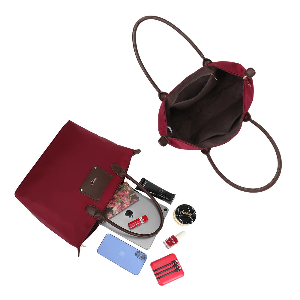 Intérieur doublé du Le Meralis bordeaux avec poches de rangement, dont une poche zippée – réf. Z-06-1
